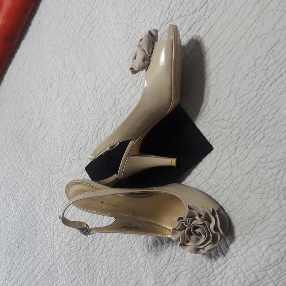 Bandolino shoes 7 dark beige lightly used